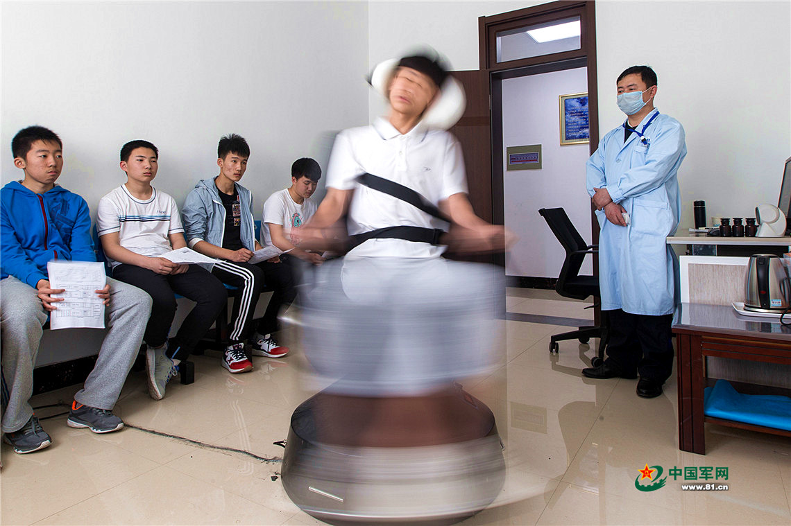 参加招飞体检的少年,未来有一架战机等你来开