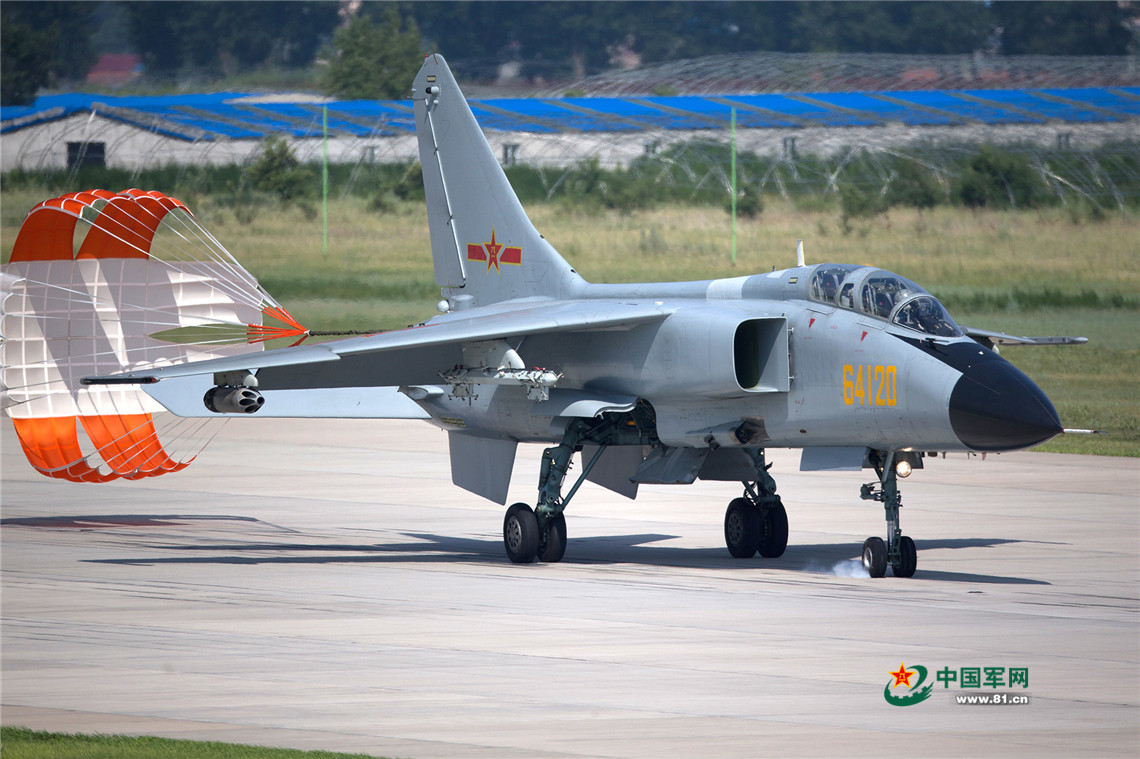 航空飞镖开赛军迷快来数飞机二