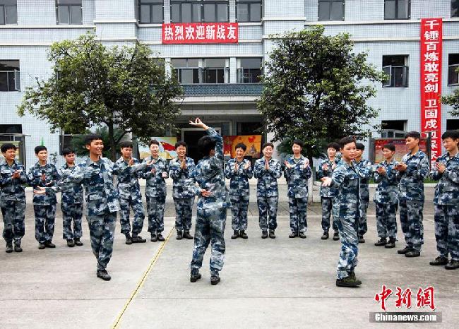 影像志95后空军女新兵的成长记