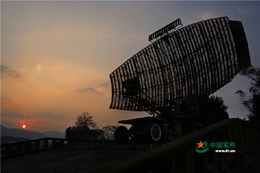 锤炼"千里眼" 空军驻渝某雷达站实战训练 - 中国军网