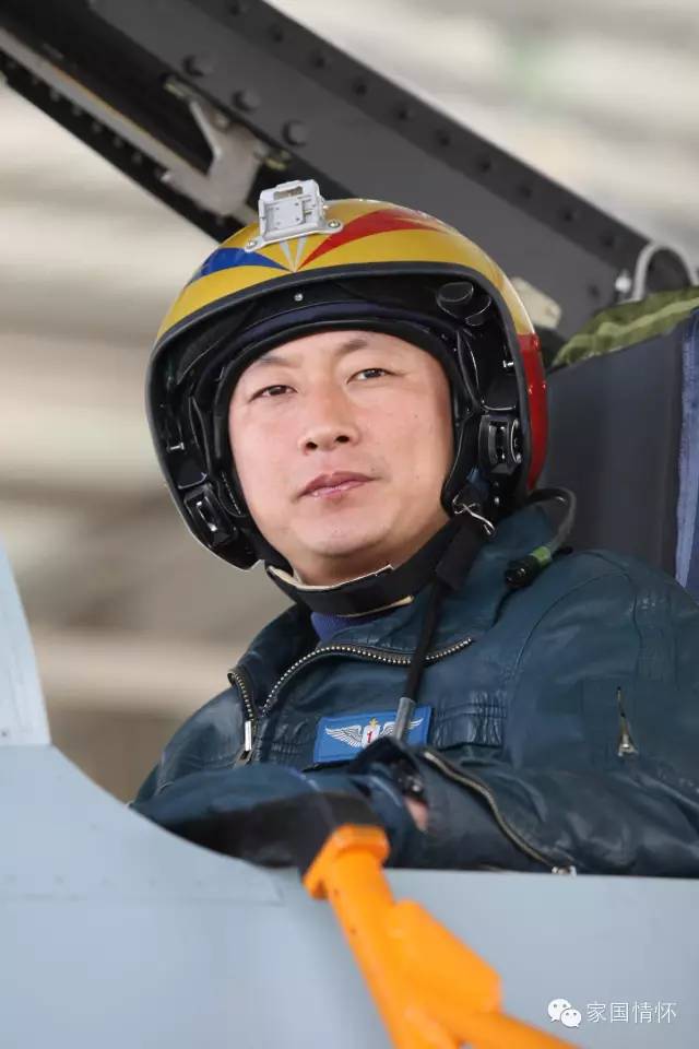 "金头盔"大拜年