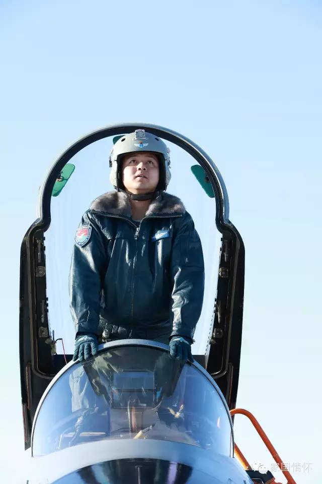 "金头盔"大拜年