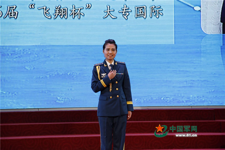 85后空军女军官驻地空巢老人的兵女儿