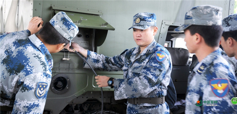 春天里这位空军少校完成了一次宝贵的生命传递