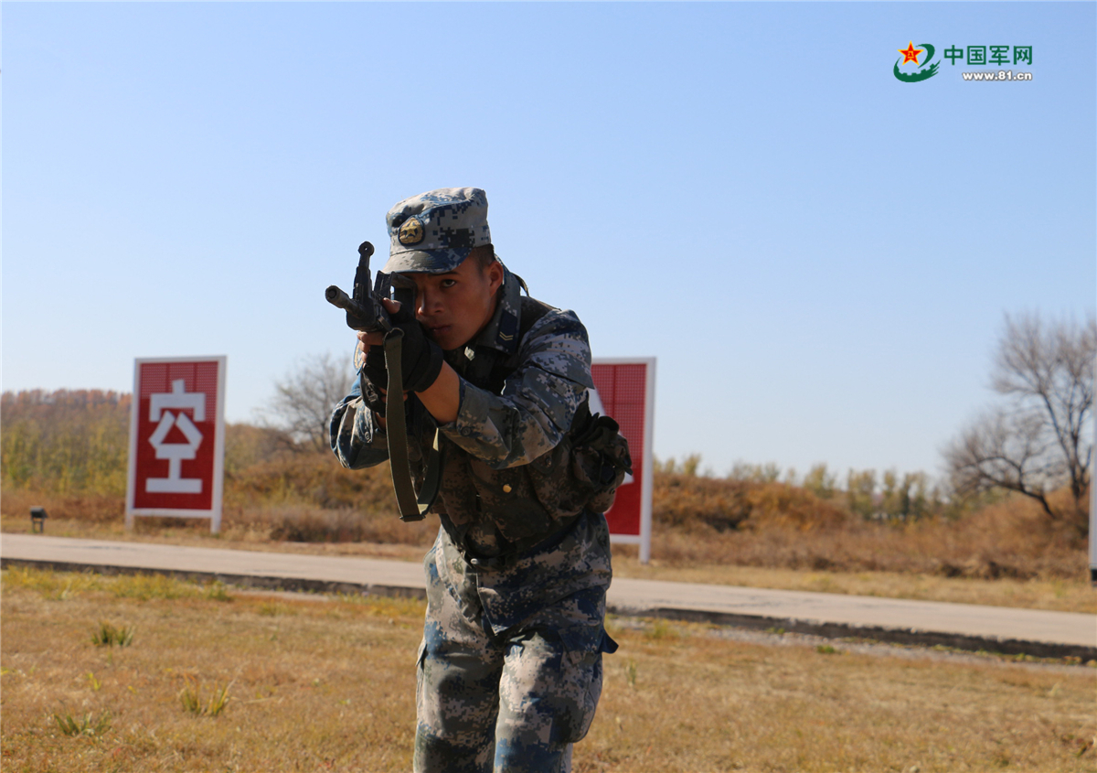 战士比武失利后鼓起勇气再战,只因为
