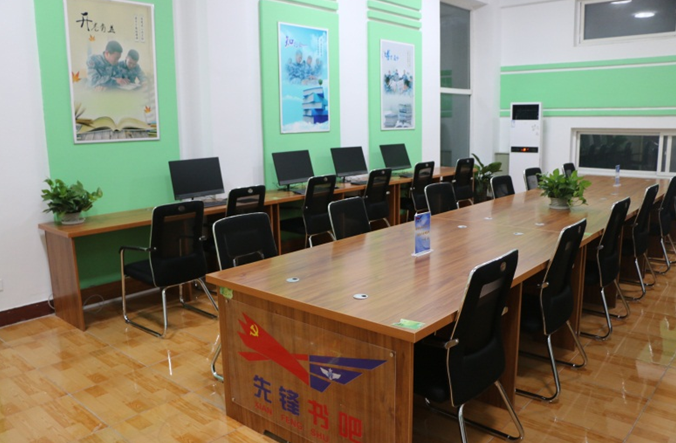 瞧!这个"先锋书吧"有点不一样 - 中国军网