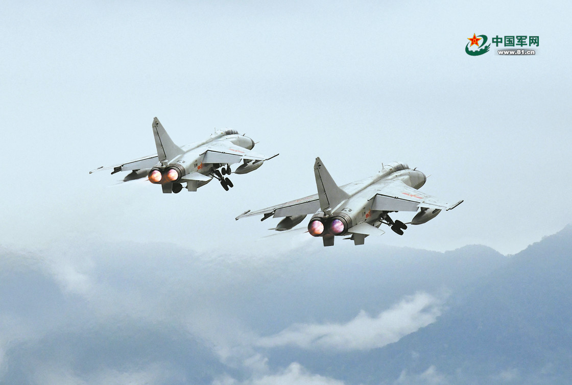 南部战区空军航空兵某旅组织飞行训练 - 中国军网