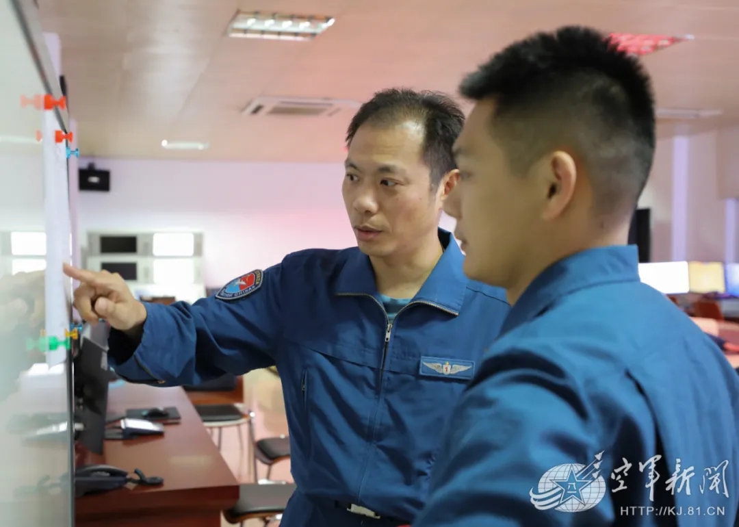 摄影作者:王国祥相与投身于训练,不知东方之既白.