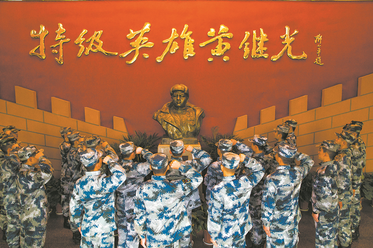 当好英雄精神的"播火者"