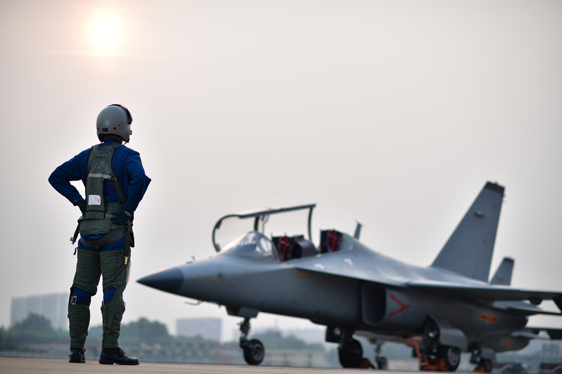 院校与部队无缝衔接!空军跨代飞行学员顺利毕业