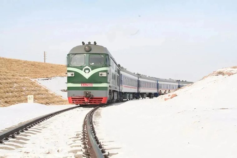 服役63年圆满完成数百次重大任务清绿铁路再见