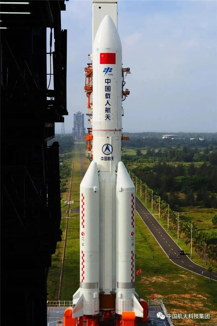 图为长征五号b遥一运载火箭文/中国载人航天工程办公室