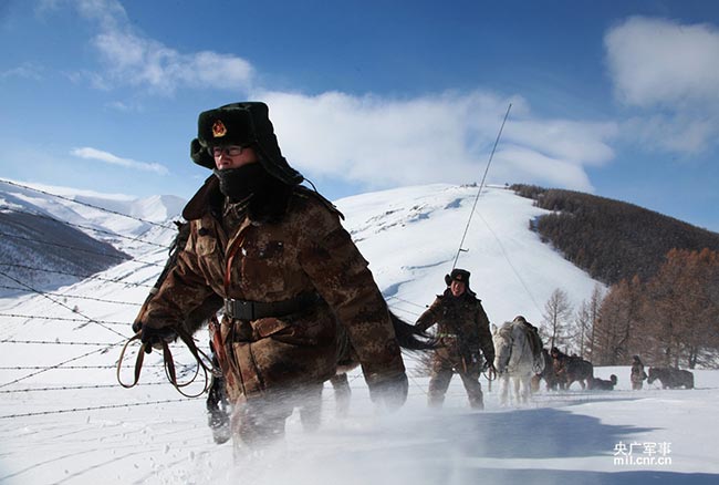 零下27摄氏度 亲历新疆边防官兵风雪巡逻路 - 中国军网