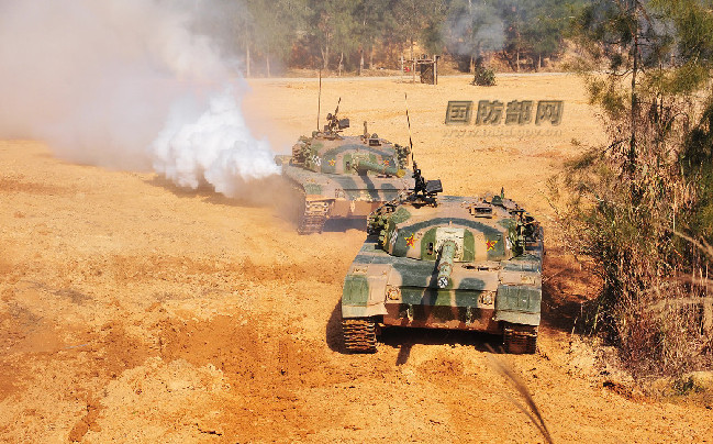 新年首周训练忙火箭筒装甲车齐上阵