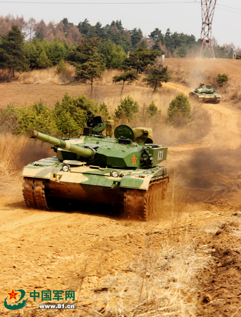沈阳军区某装甲旅进行战备拉动演练