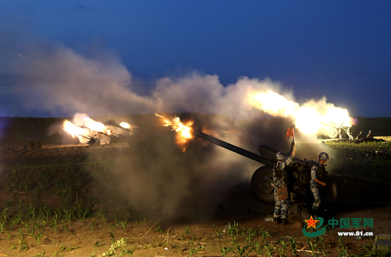 近距实拍炮弹出膛瞬间