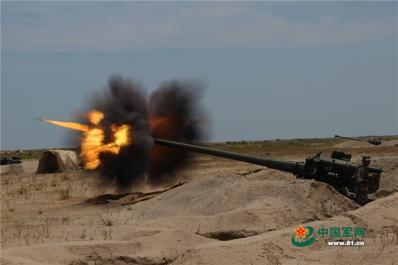 近距实拍炮弹出膛瞬间