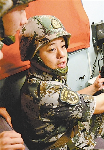 双手同时操作不同装备的绝活如何练