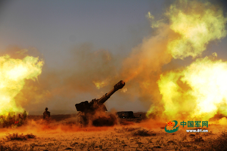 重炮射击猛图曝光!炮火映红半边天
