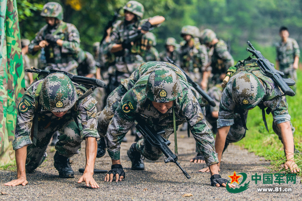 围观丨野外训练军校学员从青铜到王者的进阶之路