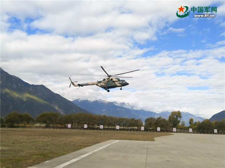 西藏林芝军分区官兵全力投入抢险救灾