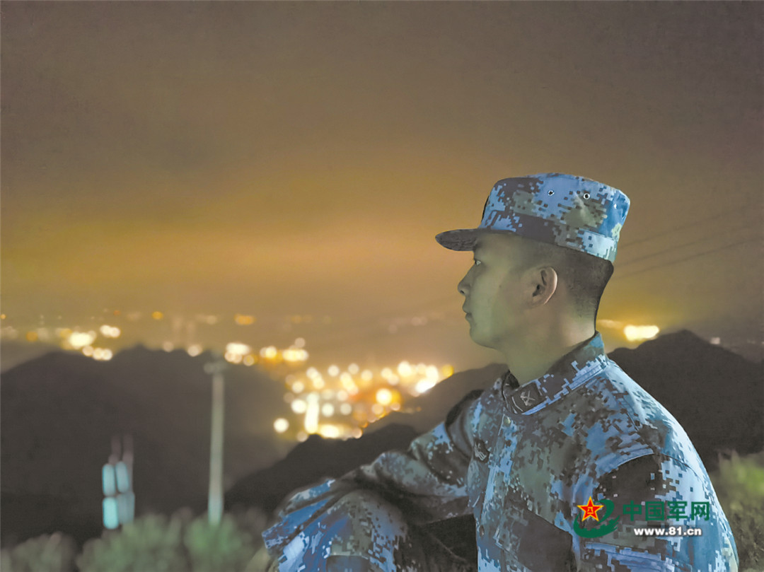 品读镌刻在万里边关的诗行 领略边防军人的"诗歌与远方"