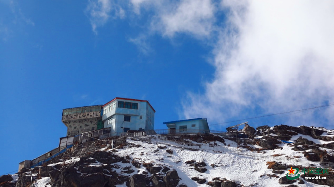 卓拉哨所离天空很近.