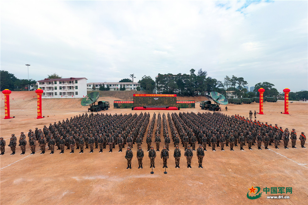 多图直击|东部战区陆军某旅开训练兵场