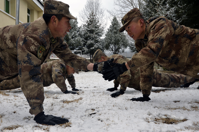 寒冬已至,看劲旅官兵驰骋"战场"