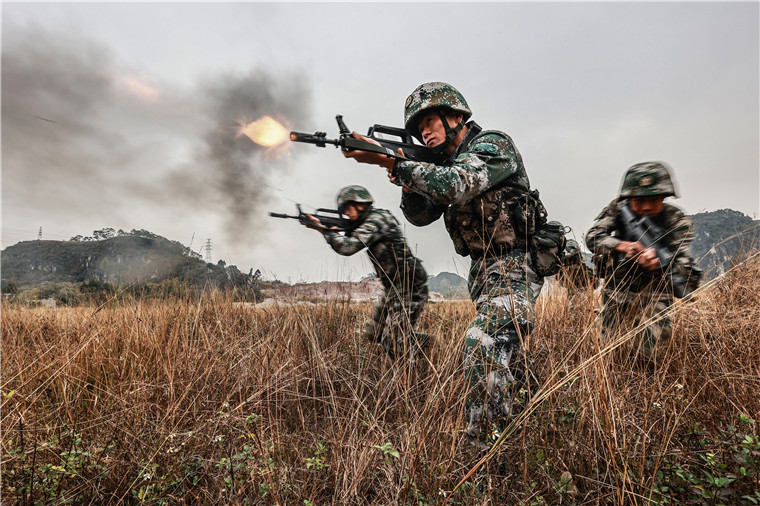 一组超燃壁纸带你走进装甲步兵的战场