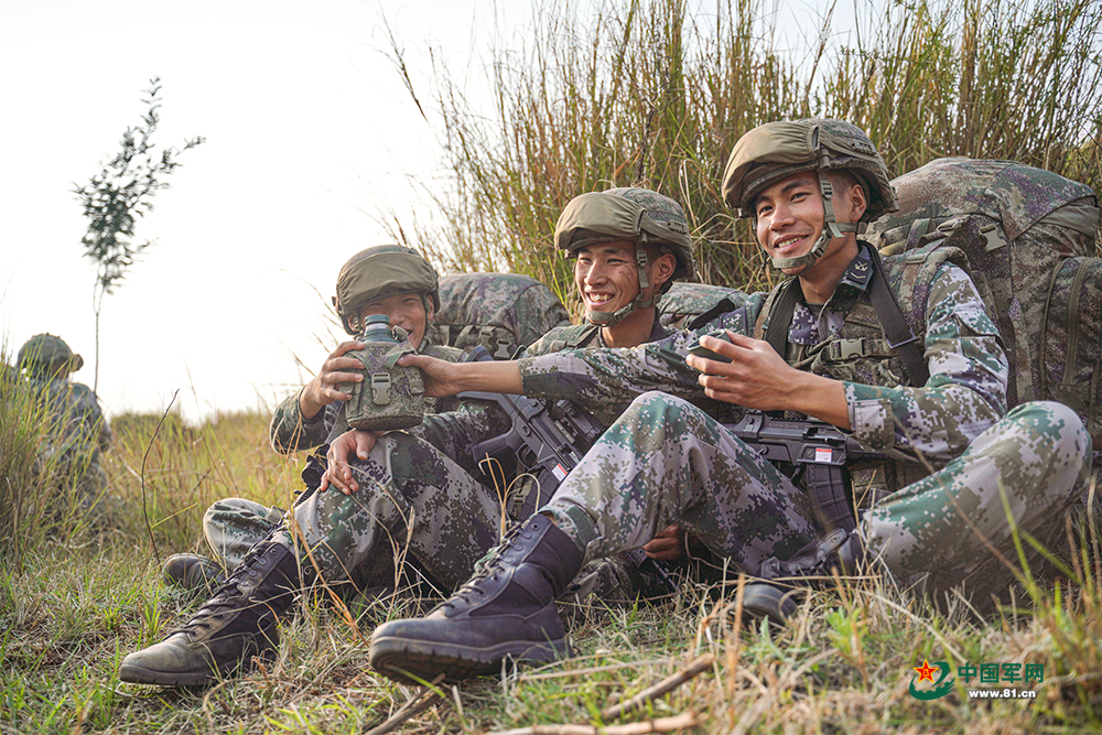 一组高清大图直击侦察兵演训场