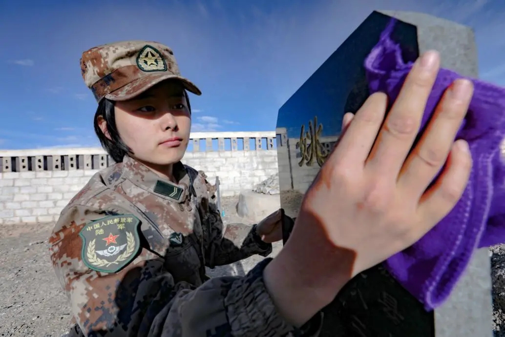 又美又飒!一组镜头带你感受高原女兵的硬核青春