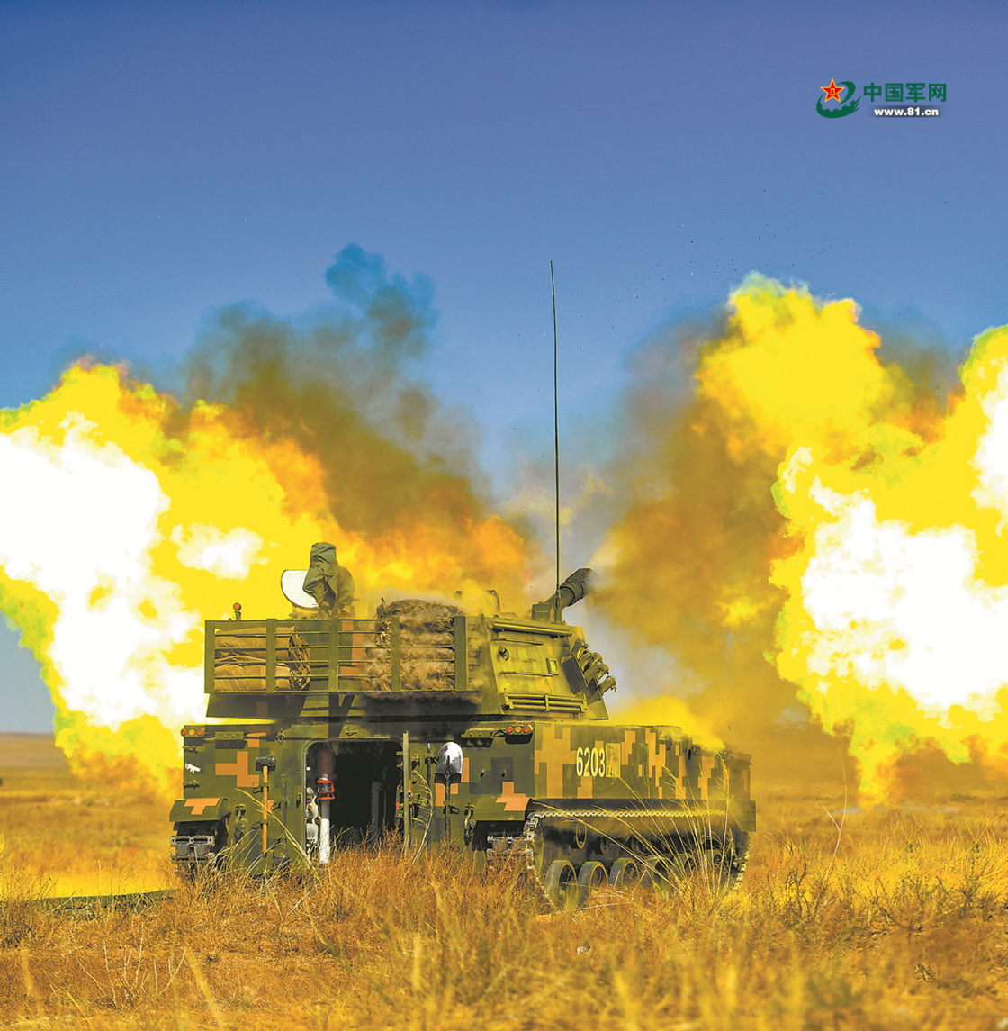 炮火冲天映莽原陆军某旅炮兵营开展实弹射击演练