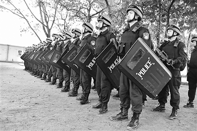 西非维和有支中国警察防暴队