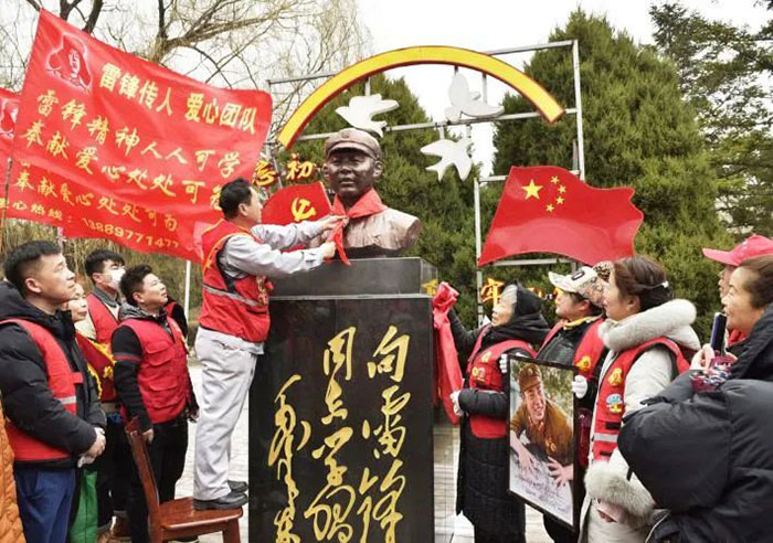 习近平：把雷锋精神广播在祖国大地上