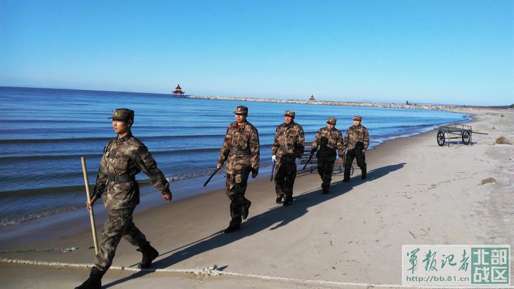 黑龙江省军区鸡西军分区民兵协助边防部队巡逻执勤
