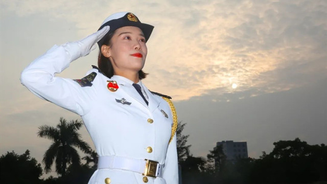 焦点图 女兵 - 中国军网