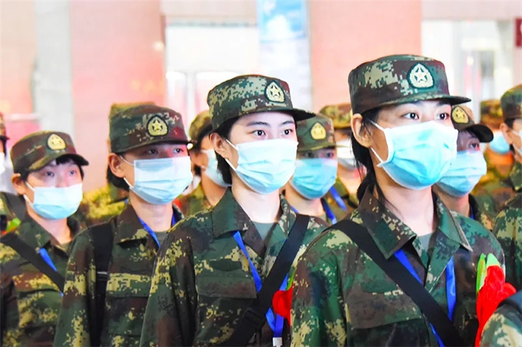 火箭军女新兵来啦