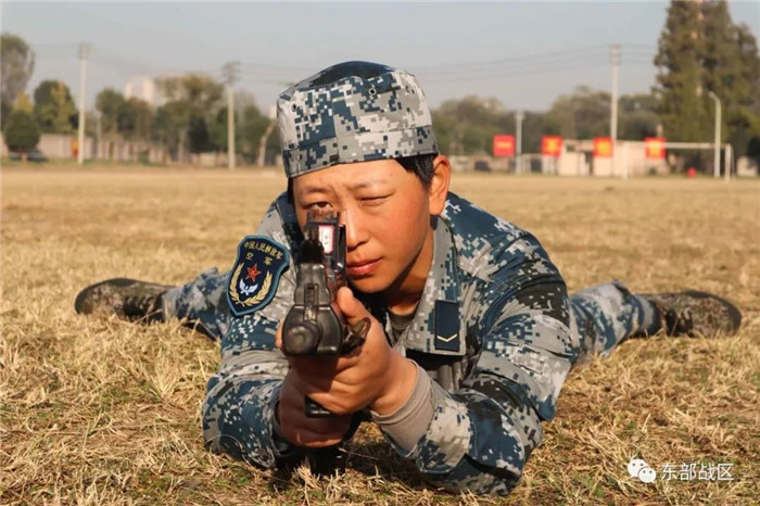 空军女兵训练图片