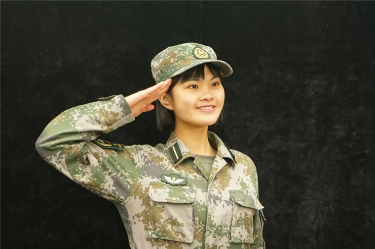 多图预警!又a又飒的军校女学员来了