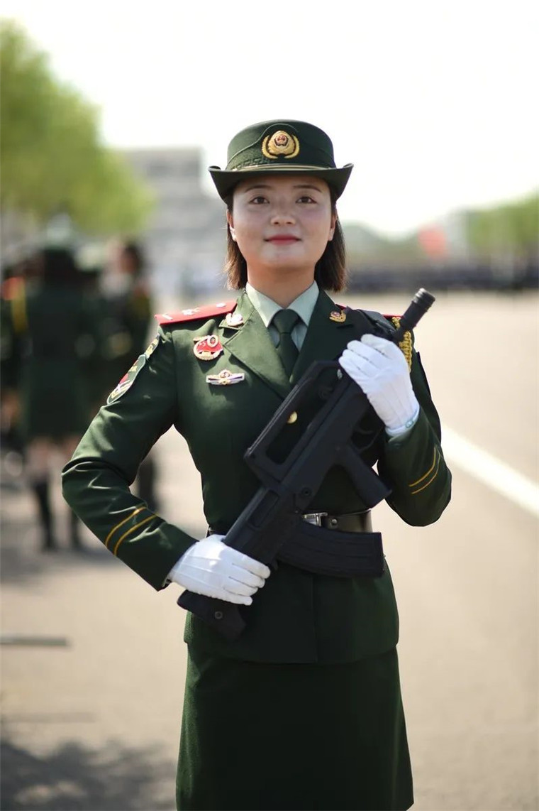 部队女兵照片图片