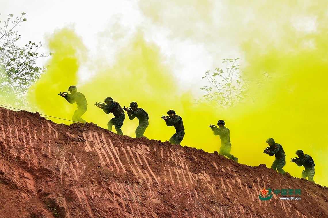 反恐大片丨看武警特战队员如何"一击必杀"! - 中国军网