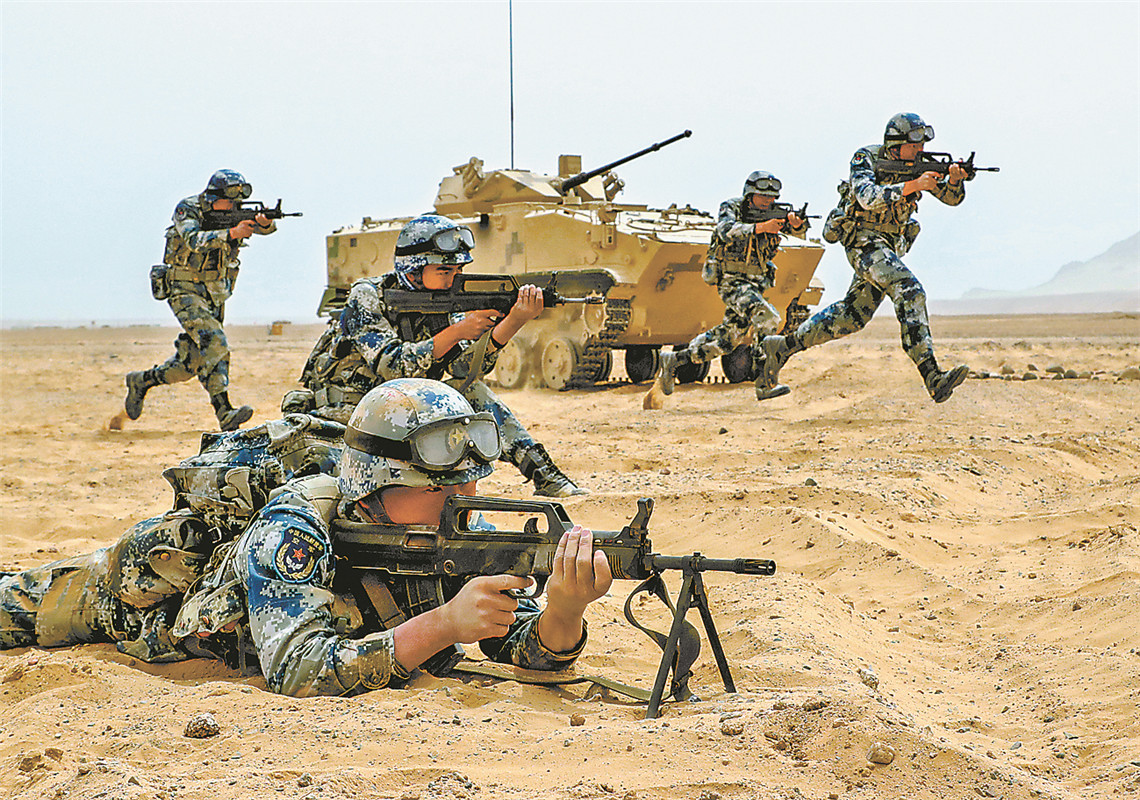 鏖兵大漠 淬炼"铁拳"——空降兵某旅紧盯实战开展练兵备战影像