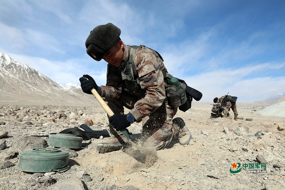 12新疆喀什军分区某边防团从严从难抓训练