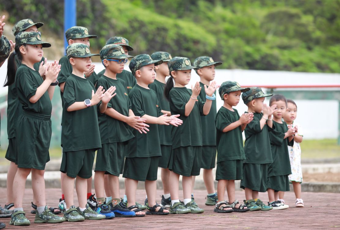 武警防城港支队萌娃进军营开心度暑假