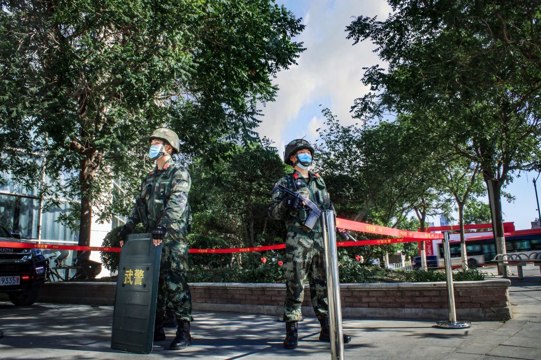 喜迎国庆|武警巡逻兵在战位守护一方平安 - 中国军网