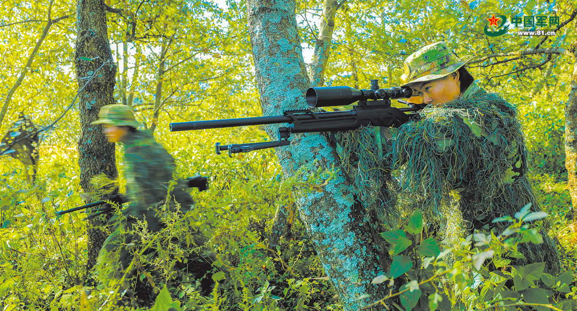 空降兵某旅组织狙击手骨干集训锤炼官兵实战能力 - 中国军网