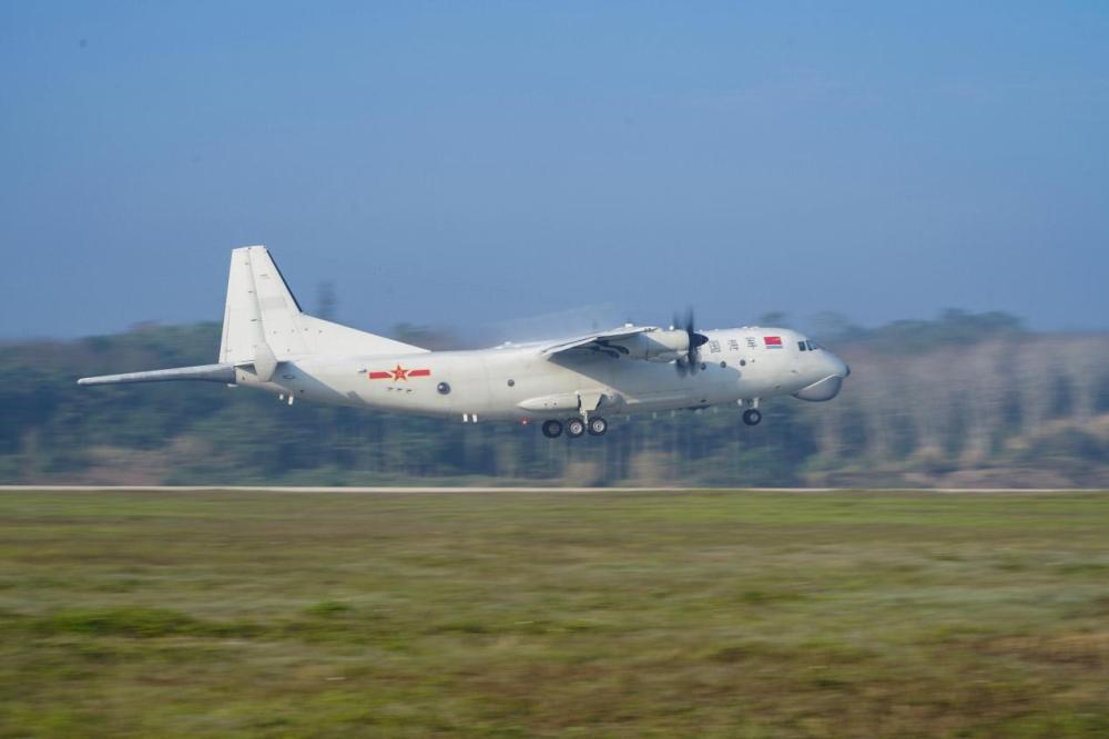 直击反潜巡逻机执行搜潜任务 - 中国军网