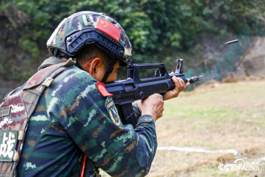武警河池支队:实弹射击练就"神枪手"