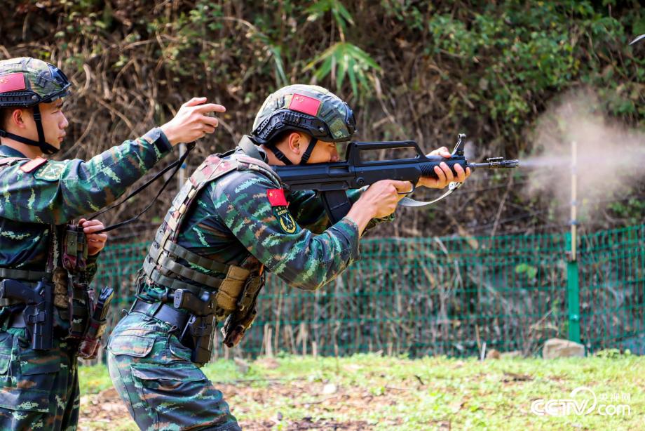 武警河池支队:实弹射击练就"神枪手"
